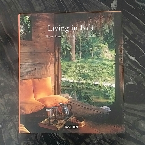 TASCHEN - Living in Bali (hardcover) book - Picture 2 of 8